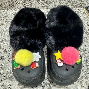 Crocs 208446 Women's Faux Fur Lined Black Christmas Clog Slippers Size 8